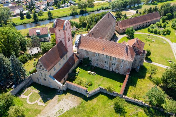 Schloss und Basilika Breitungen aus der Luft